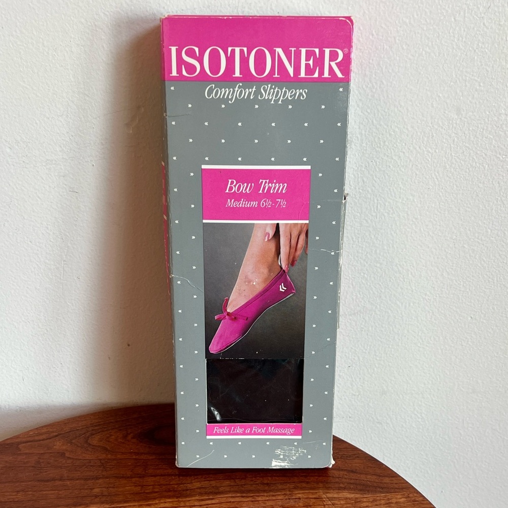 Isotoner black Bow Trim Slippers women’s size 6.5-7.5 NWT
